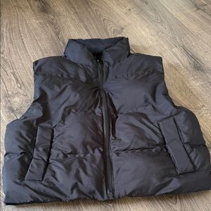 Zara women’s black Puffer Vest - M